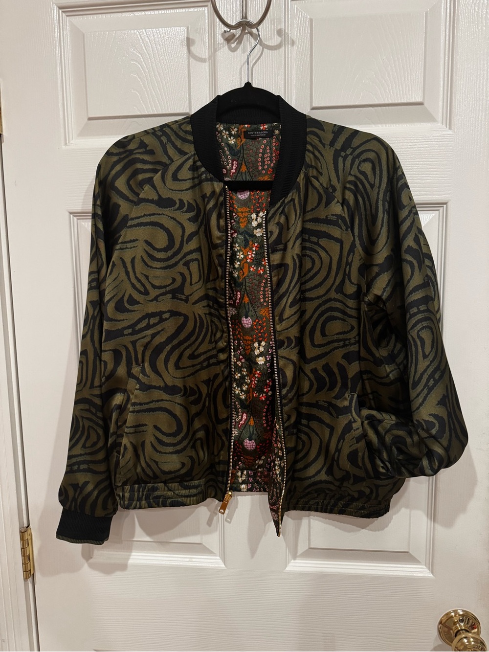 * Reversible* Scotch & Soda - Satin Floral Bomber Jacket with Gold Zipper - Picture 7 of 7